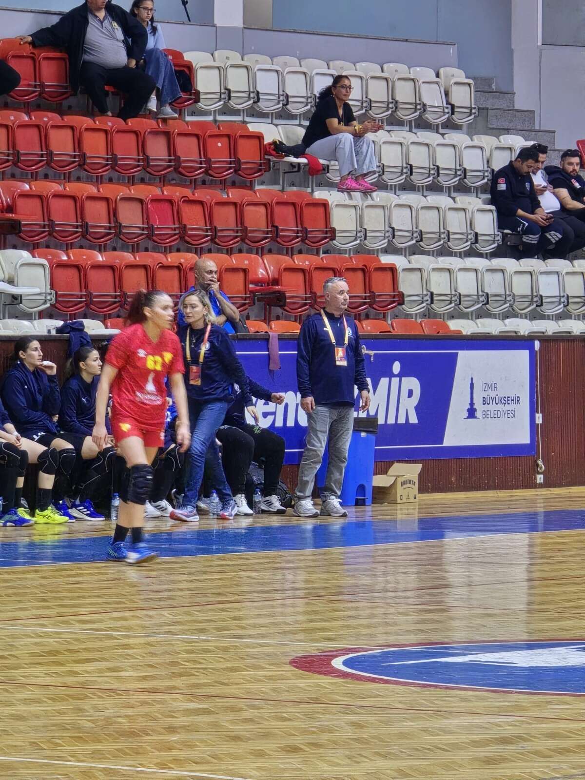 Denizin Kızları İlk Yarının Son Maçında Fırtına Gibi Esti: Göztepe 21 – 29 Armada Praxis Yalıkavakspor 8